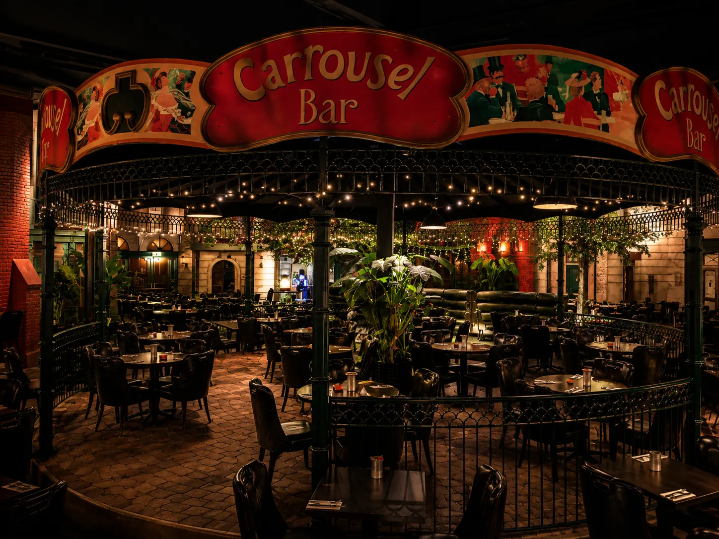 De sfeervolle Carrouselzaal met authentiek decor en gezellige tafels